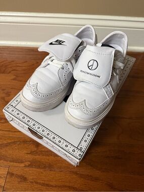 Nike White Leather Kids Sneakers with Hook-and-Loop Strap